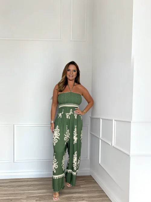 Strahle im Trend – Jumpsuit mit Hosenträgern für deinen Style